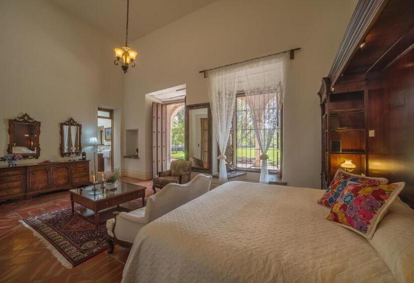Suite with lake view, Hacienda Labor De Rivera Hotel Boutique & Eventos