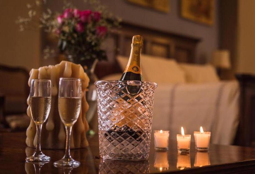 Suite with lake view, Hacienda Labor De Rivera Hotel Boutique & Eventos