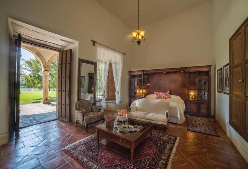 Suite with lake view, Hacienda Labor De Rivera Hotel Boutique & Eventos