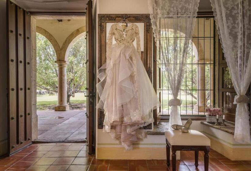 Suite with lake view, Hacienda Labor De Rivera Hotel Boutique & Eventos