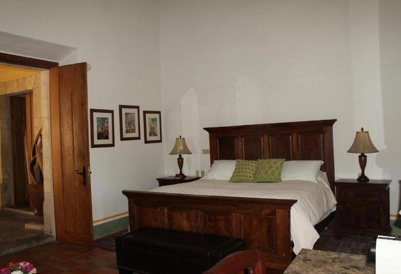 سوئیت جونیور با تخت بزرگ, Hacienda Labor De Rivera Hotel Boutique & Eventos