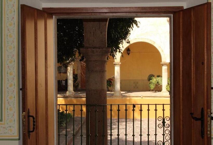 سوئیت جونیور با تخت بزرگ, Hacienda Labor De Rivera Hotel Boutique & Eventos