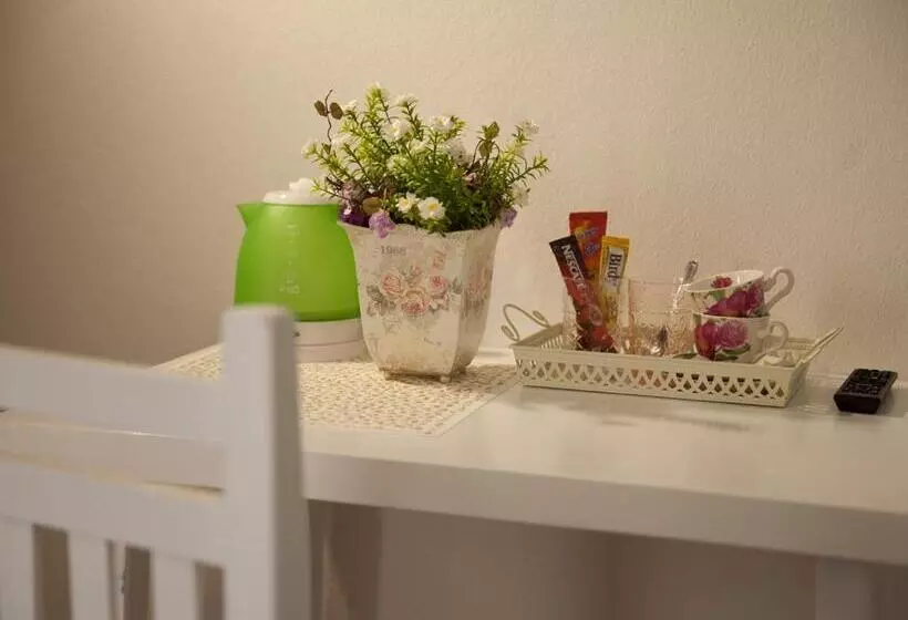 スタンダードルーム, Les Fleurs House