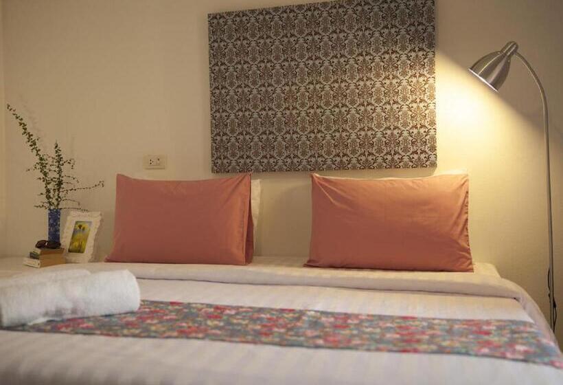 غرفة قياسية, Les Fleurs House