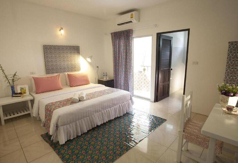 غرفة قياسية, Les Fleurs House