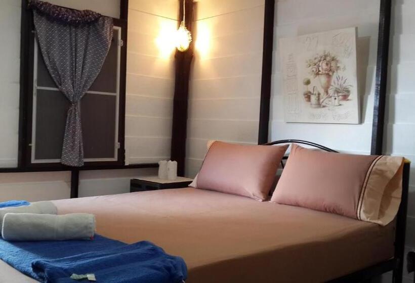 بنجلو قياسى, Les Fleurs House