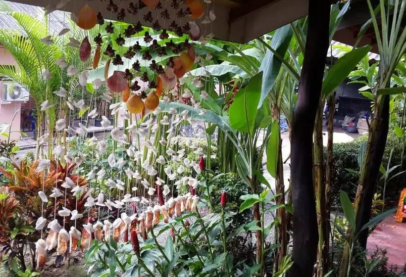 スタンダードバンガロー, Les Fleurs House