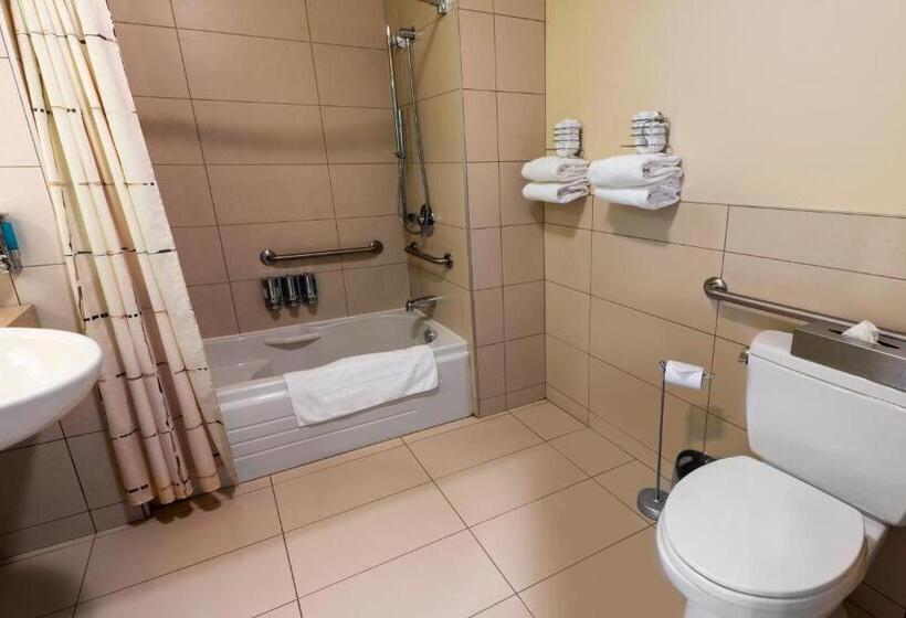 Quarto Quádruplo Estandar, Must