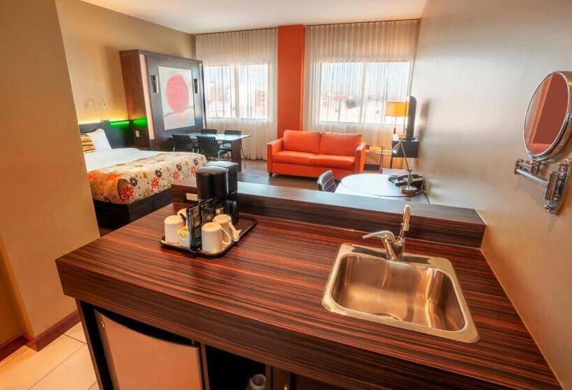 חדר משפחתי, Must