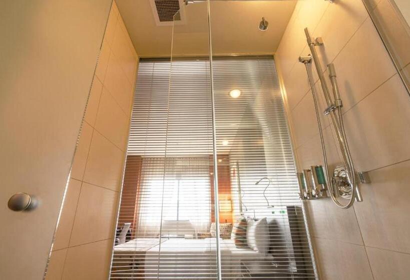 חדר סטנדרט, Must