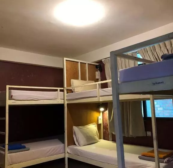 ルームシェアのワンベッド, Naga Angkor Hostel