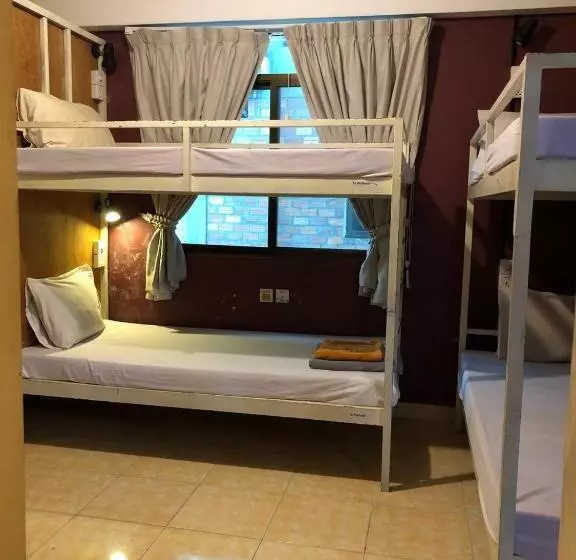 ルームシェアのワンベッド, Naga Angkor Hostel