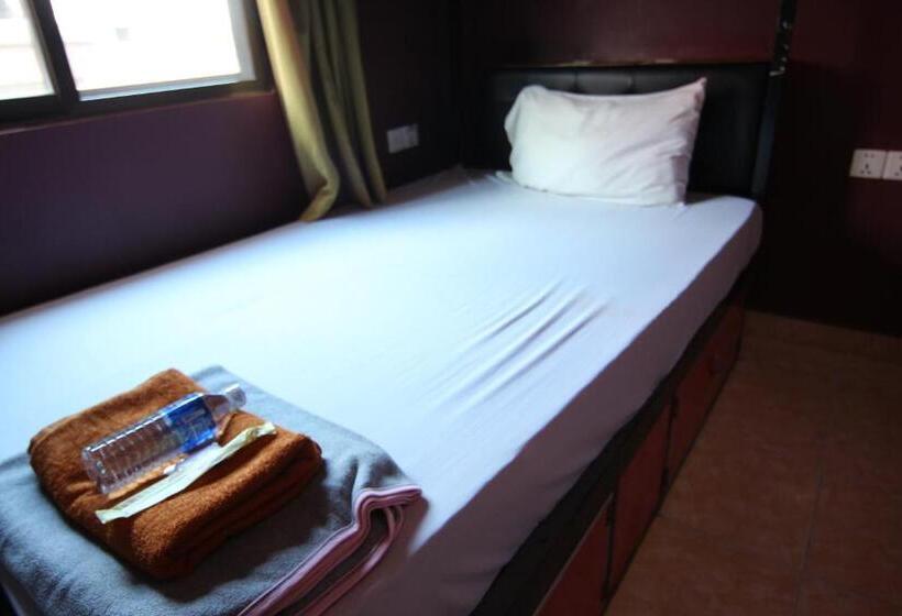 تختخواب در اتاق مشترک, Naga Angkor Hostel