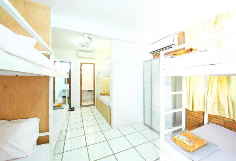 تختخواب در اتاق مشترک, Naga Angkor Hostel