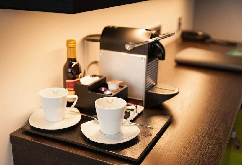 Номер Deluxe, Platzhirsch