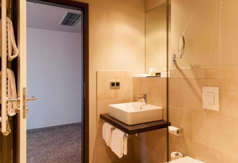 Номер Superior, Platzhirsch