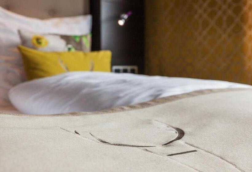 Номер Deluxe, Platzhirsch