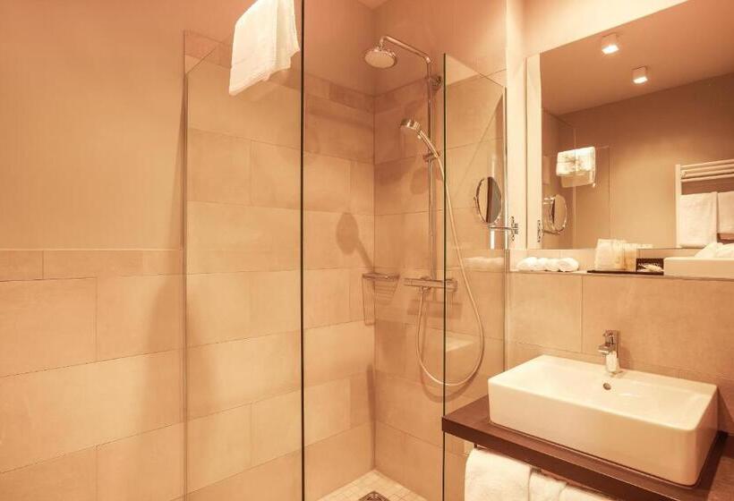 Семейный Номер, Platzhirsch