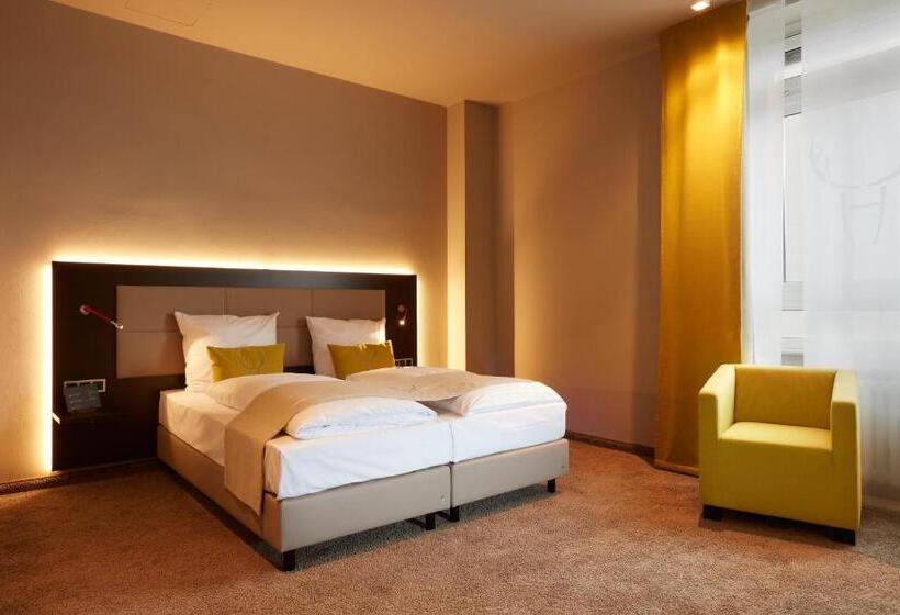 Семейный Номер, Platzhirsch