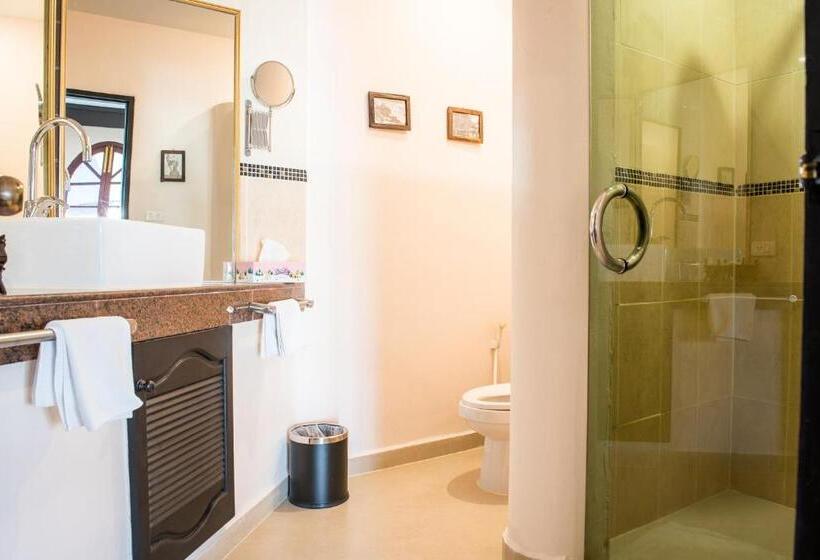 Полулюкс, Poseidon Boutique