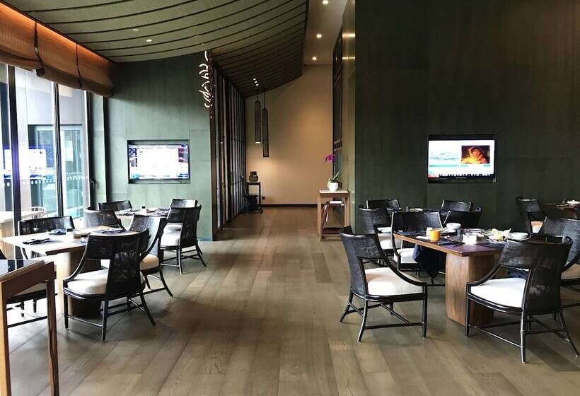 Superior suite with garden view, Pullman Kaifeng Jianye