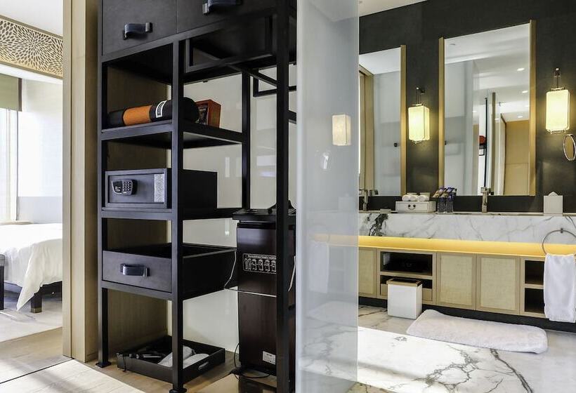 Superior suite with garden view, Pullman Kaifeng Jianye