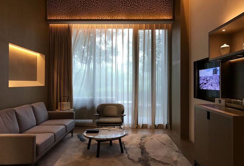 Superior suite with garden view, Pullman Kaifeng Jianye