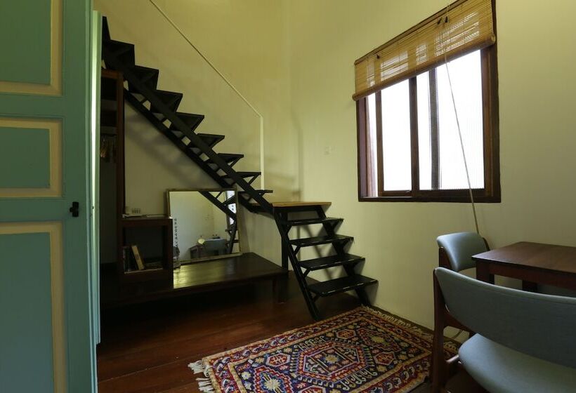 スタンダードルーム, Ren I Tang