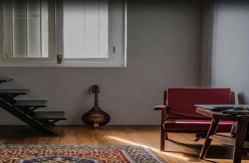 スタンダードルーム, Ren I Tang