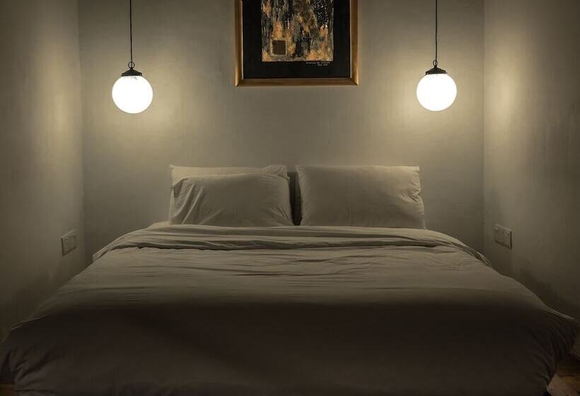 スタンダードルーム, Ren I Tang