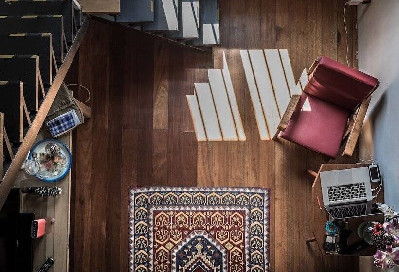 スタンダードルーム, Ren I Tang