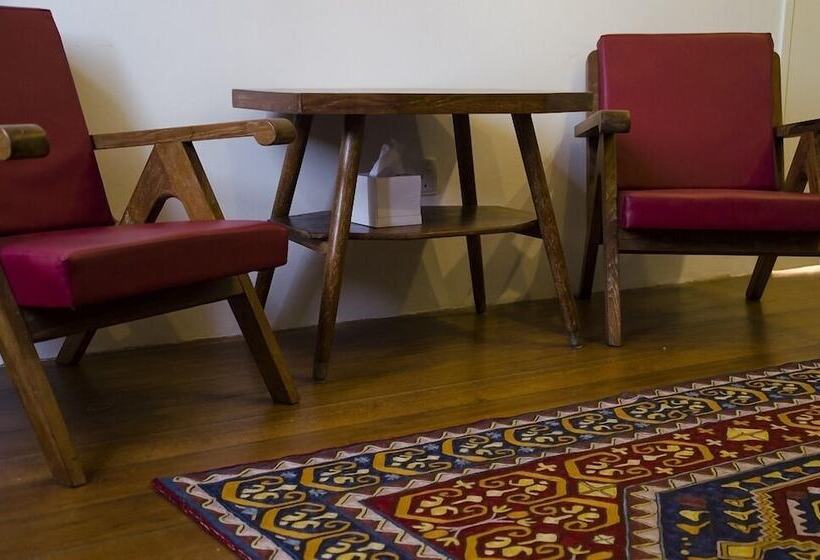 スタンダードルーム, Ren I Tang