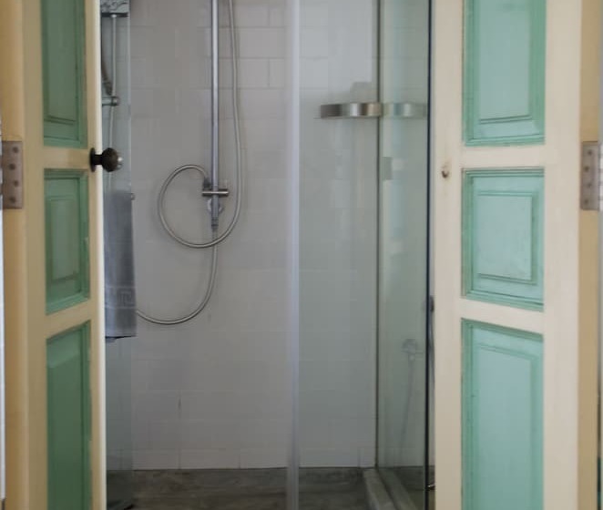 スタンダードルーム, Ren I Tang