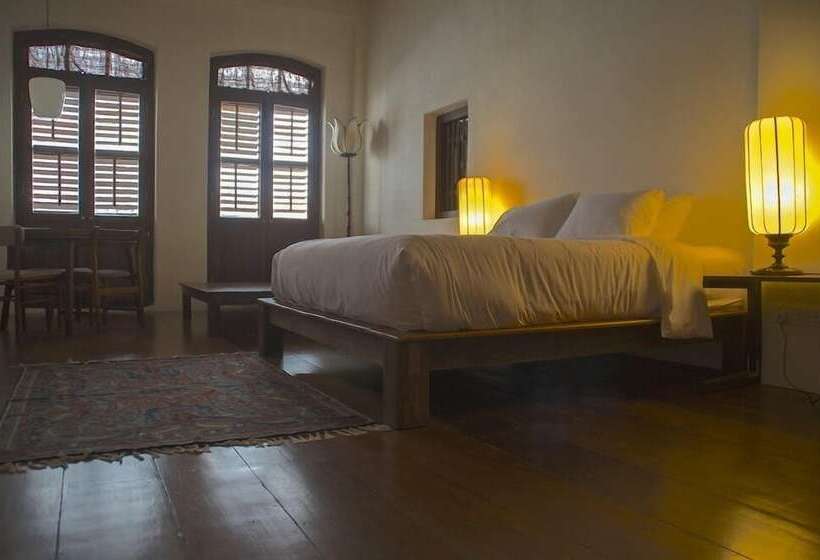 スタンダードスタジオ, Ren I Tang