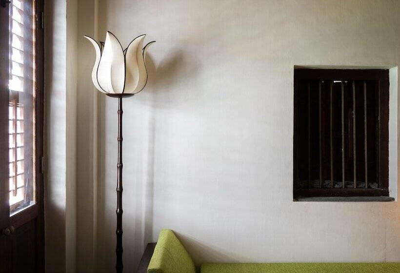 スタンダードスタジオ, Ren I Tang