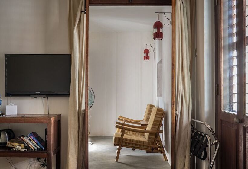 バルコニー付きスタンダードルーム, Ren I Tang