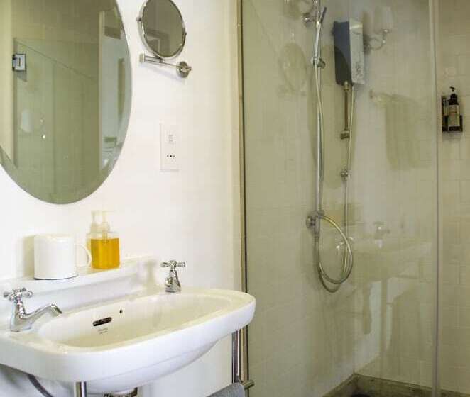 スタンダードルーム, Ren I Tang