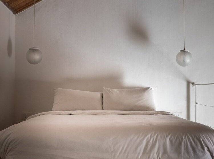 スタンダードルーム, Ren I Tang