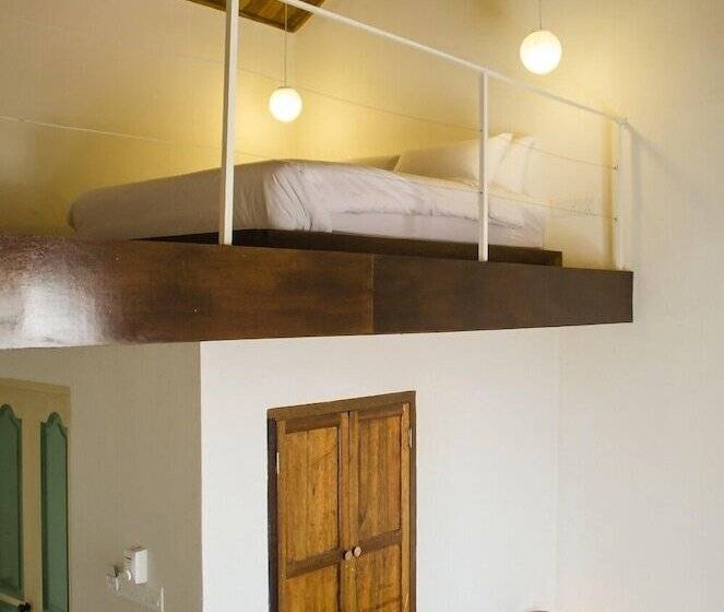 スタンダードルーム, Ren I Tang