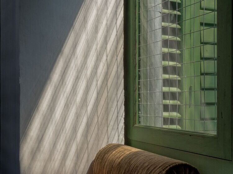 スタンダードルーム, Ren I Tang