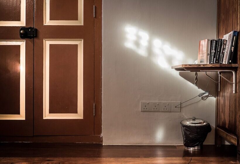 スタンダードルーム, Ren I Tang