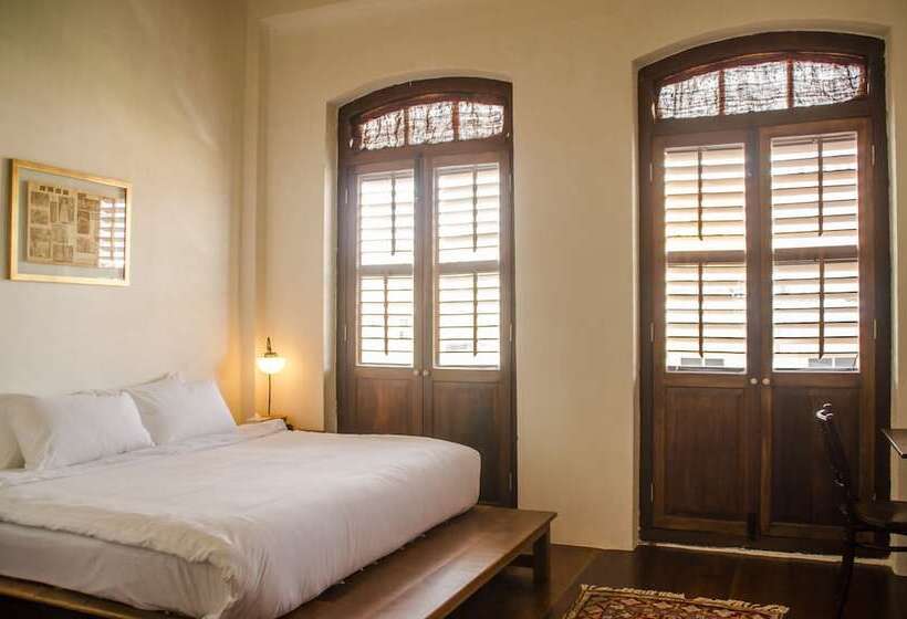 スタンダードルーム, Ren I Tang