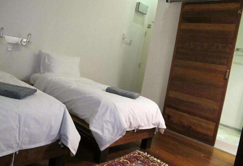 バルコニー付きスタンダードルーム, Ren I Tang