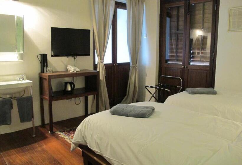 バルコニー付きスタンダードルーム, Ren I Tang