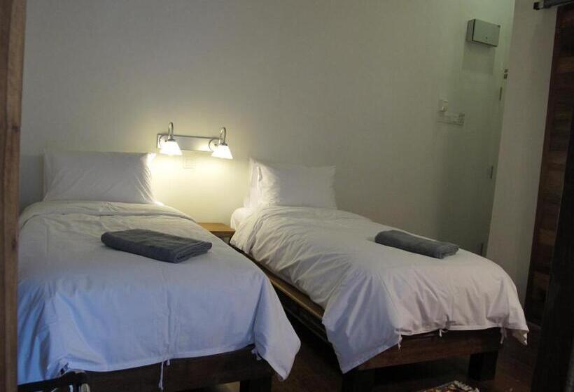 バルコニー付きスタンダードルーム, Ren I Tang