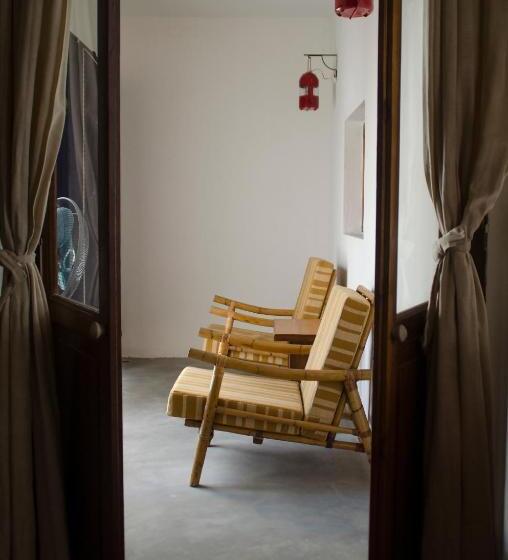 バルコニー付きスタンダードルーム, Ren I Tang