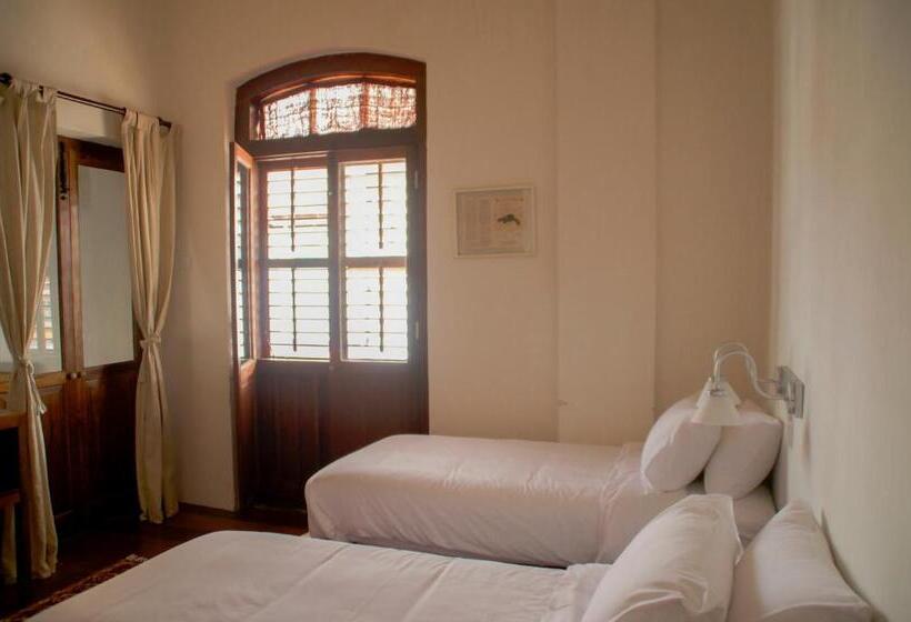 バルコニー付きスタンダードルーム, Ren I Tang