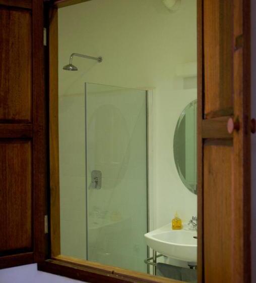 スタンダードルーム, Ren I Tang