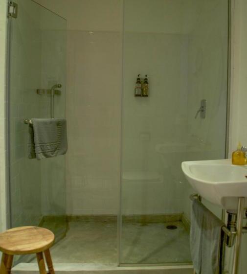 スタンダードルーム, Ren I Tang