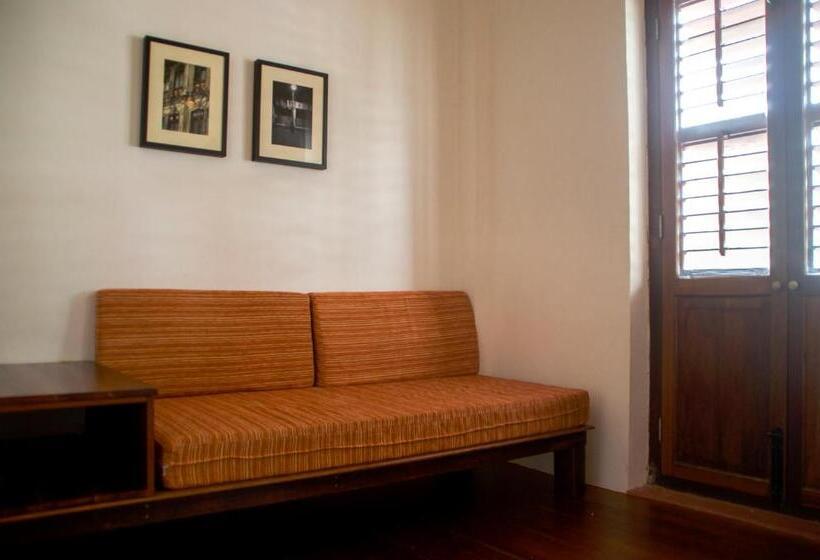 スタンダードルーム, Ren I Tang